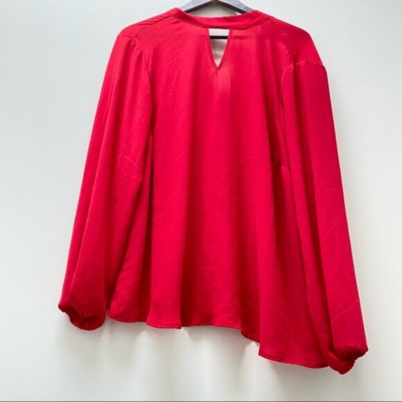 Torrid Top Red Georgette Mock Neck Tie Back Women Size 1 - Picture 4 of 6